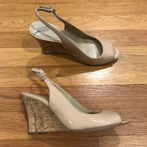 Gorgeous Ann Taylor Peep-toe wedges 6.5